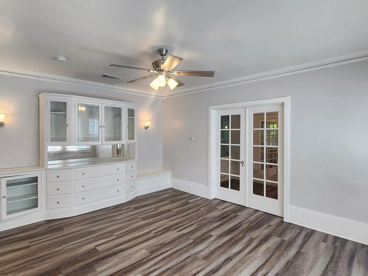 2 bed, 1000 sqft, $2,295 — Photo 3