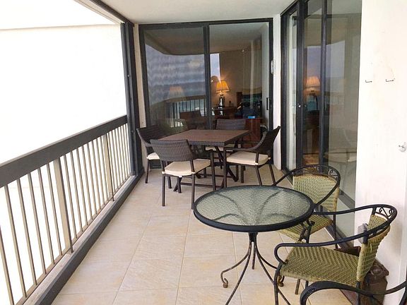OUTDOOR DINING AREA
