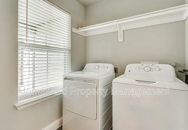 829 Juno Ln — Photo 4