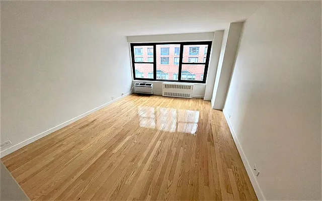 Rented by Manhattan Realty Group | media 17