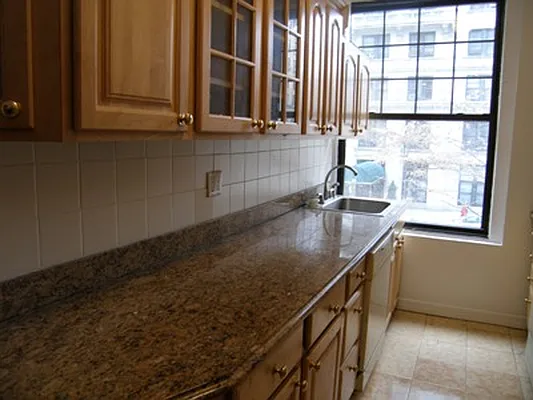 Rented by Moises Farhart, LREB | media 2