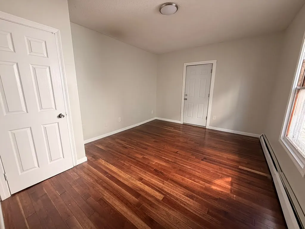 3 bed, $2,000 — Photo 4