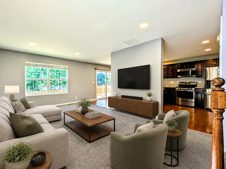 2540 Carlisle Ln — Photo 3