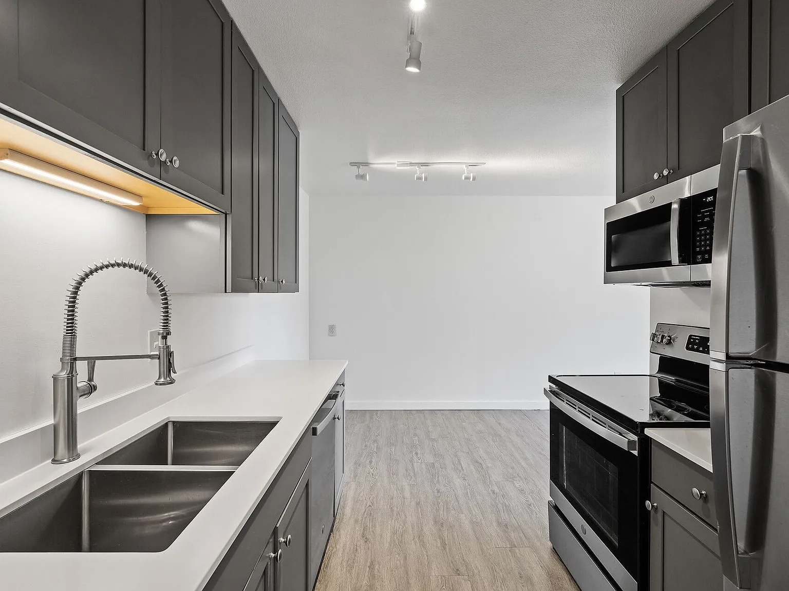 Golden Valley Road Apartments — Photo 4