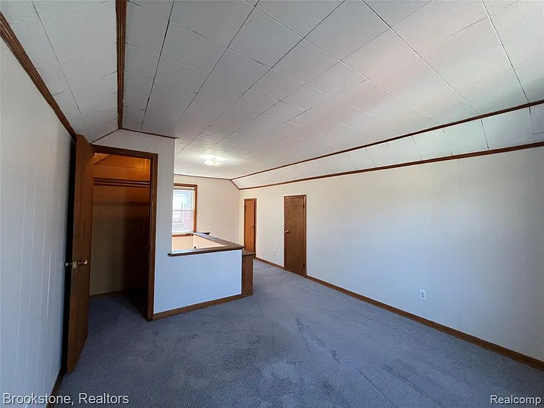 23280 Forest St — Photo 21