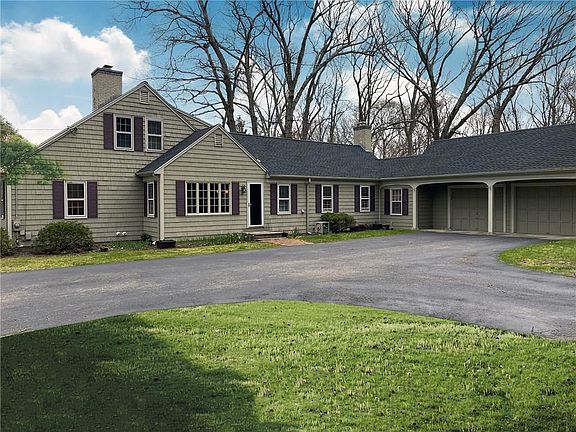 3rd image of 295 Kent Dr