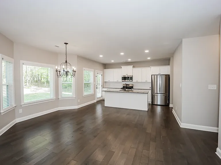 102 Peyton Ct — Photo 5