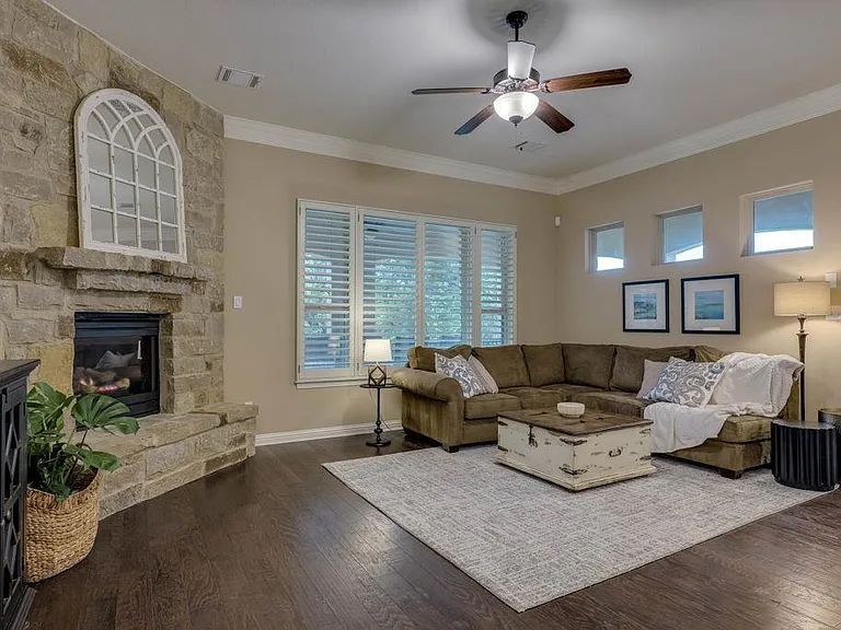 308 Duffy Ln — Photo 3