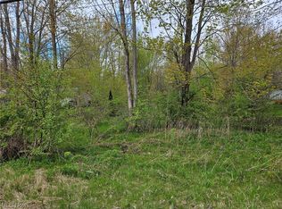 W Maple Rd, Geneva, OH 44041