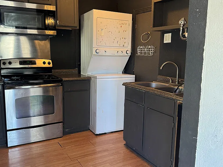 704 Franklin Blvd #B — Photo 4