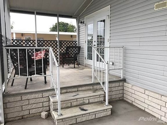 Screened lanai - front door entry