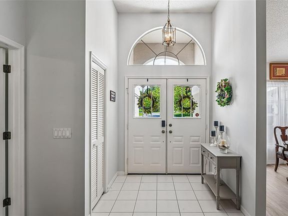 5th image of 4 SPRUCE PINE COURT N