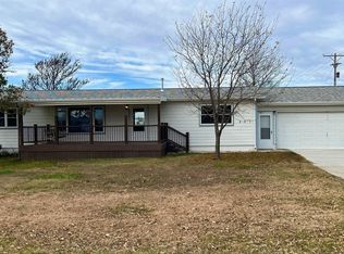 801 Castle Rock St, Quinter, KS 67752