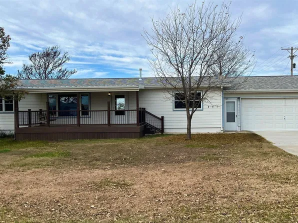 801 Castle Rock St, Quinter, KS 67752