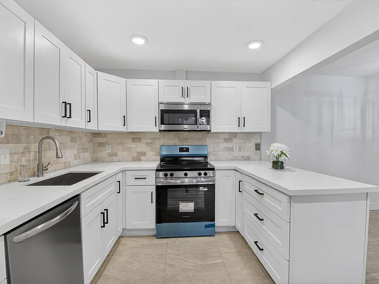 717 NW 29th Ave #B — Photo 15
