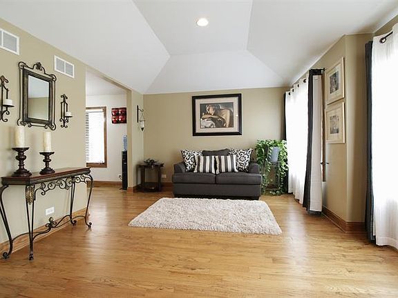 3rd image of 5101 S Merrimac Ave