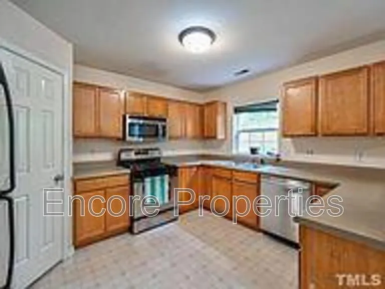 6 Stepney Ct — Photo 3
