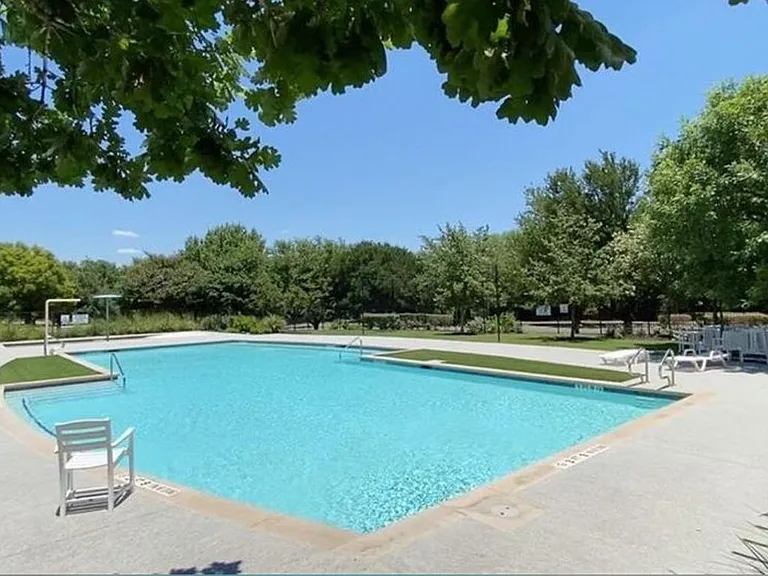 1812 Bonham Ln — Photo 27