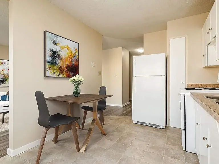 5905 47a Ave #15 — Photo 2