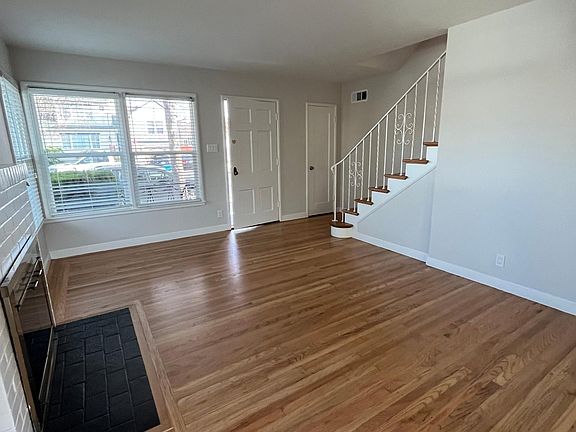 4th image of 933 9th Ave