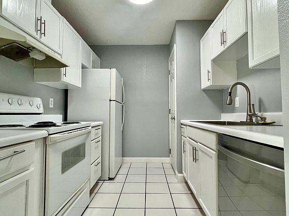 5th image of 1604 Green Briar Pkwy #A