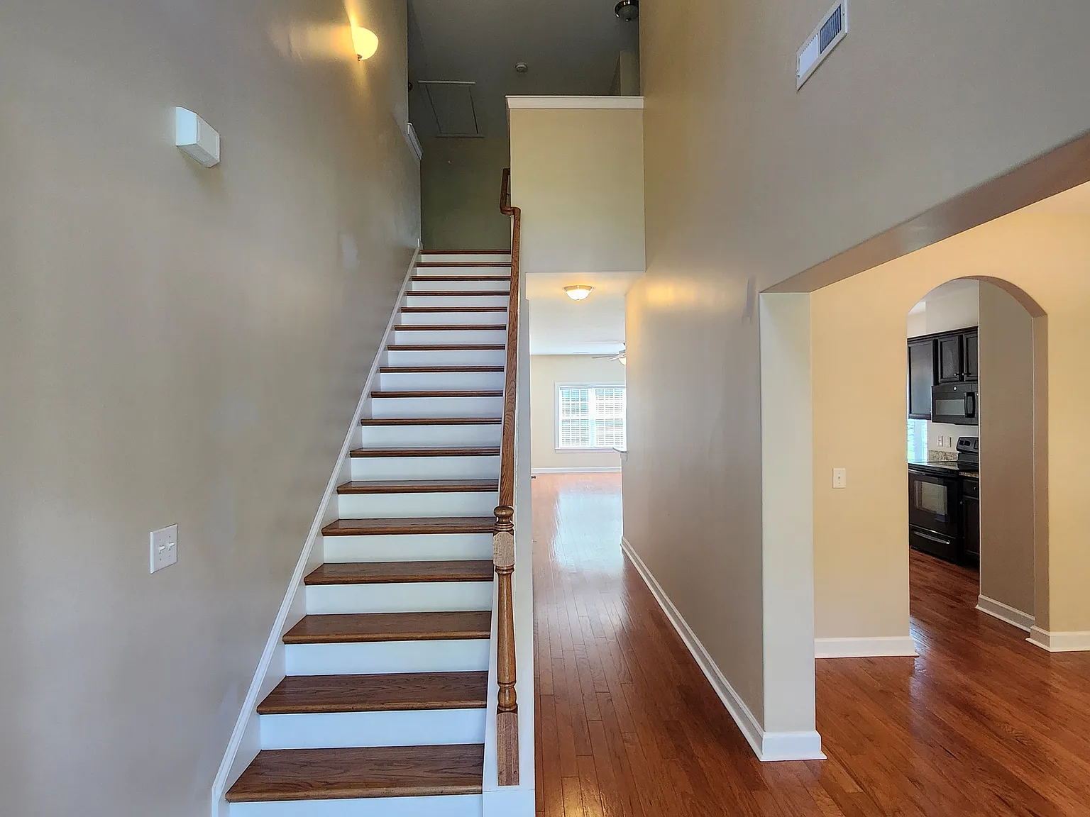 6 bed, 3.5 bath, 3350 sqft, $2,900 — Photo 3