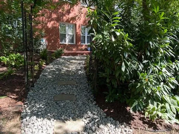 3325 Valley Dr, Alexandria, VA 22302