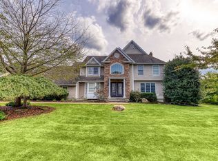 2 Sean Ln, Mount Sinai, NY 11766