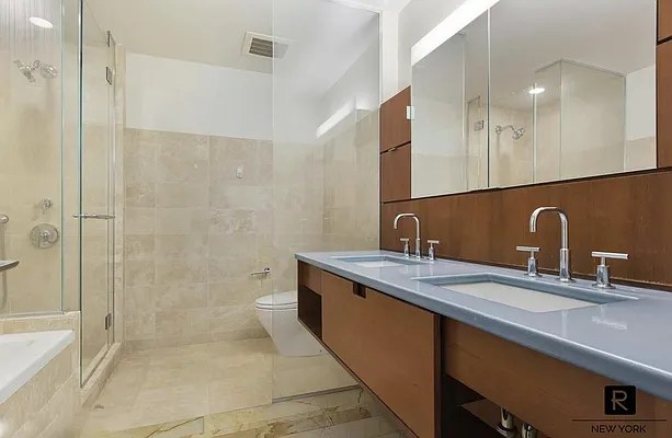 Sold by R New York | media 4