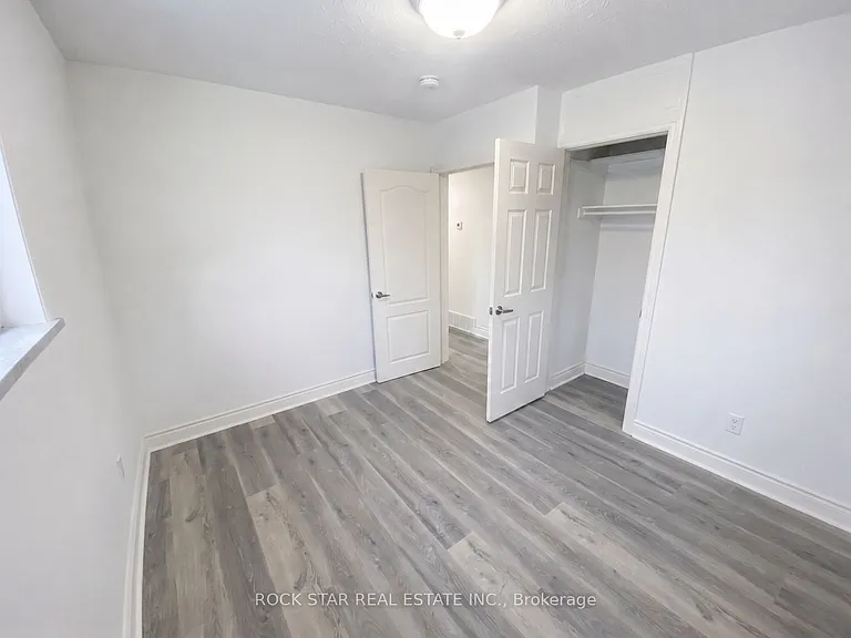 227 Fernwood Cres #MAIN — Photo 12