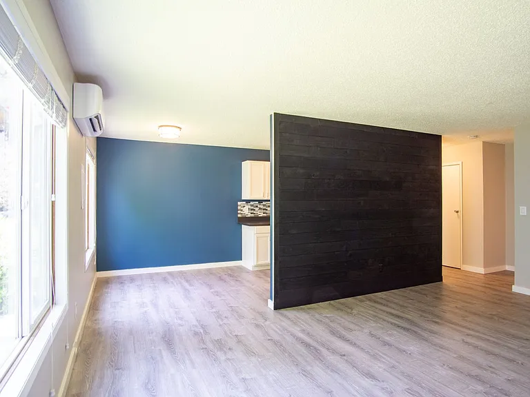 4151 SE 37th Ave #1 — Photo 1