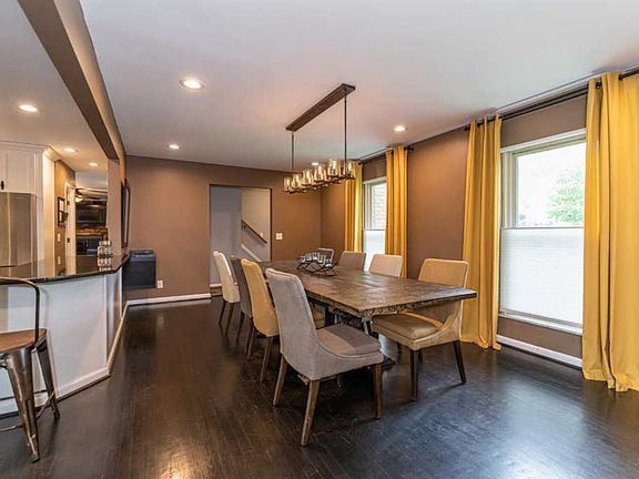 4th image of 2383 Titian Dr