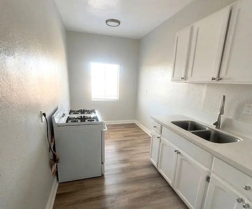 6717 S San Pedro St #8A