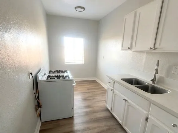6717 S San Pedro St, Los Angeles, CA