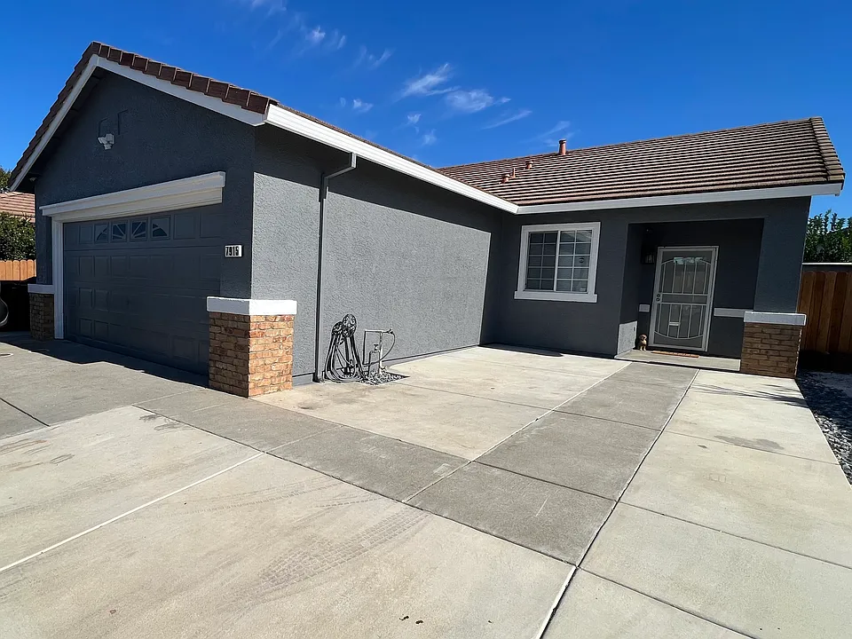 7915 Dersingham Dr
