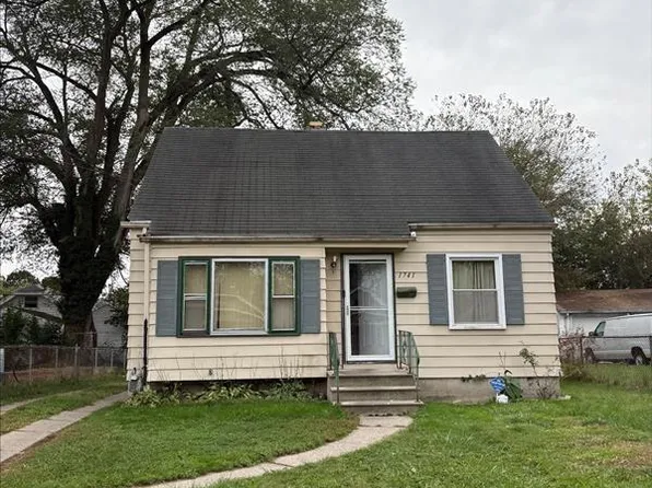 1741 Barrows St, Toledo, OH 43613