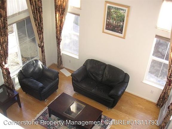 3rd image of 2323 Flickinger Ave