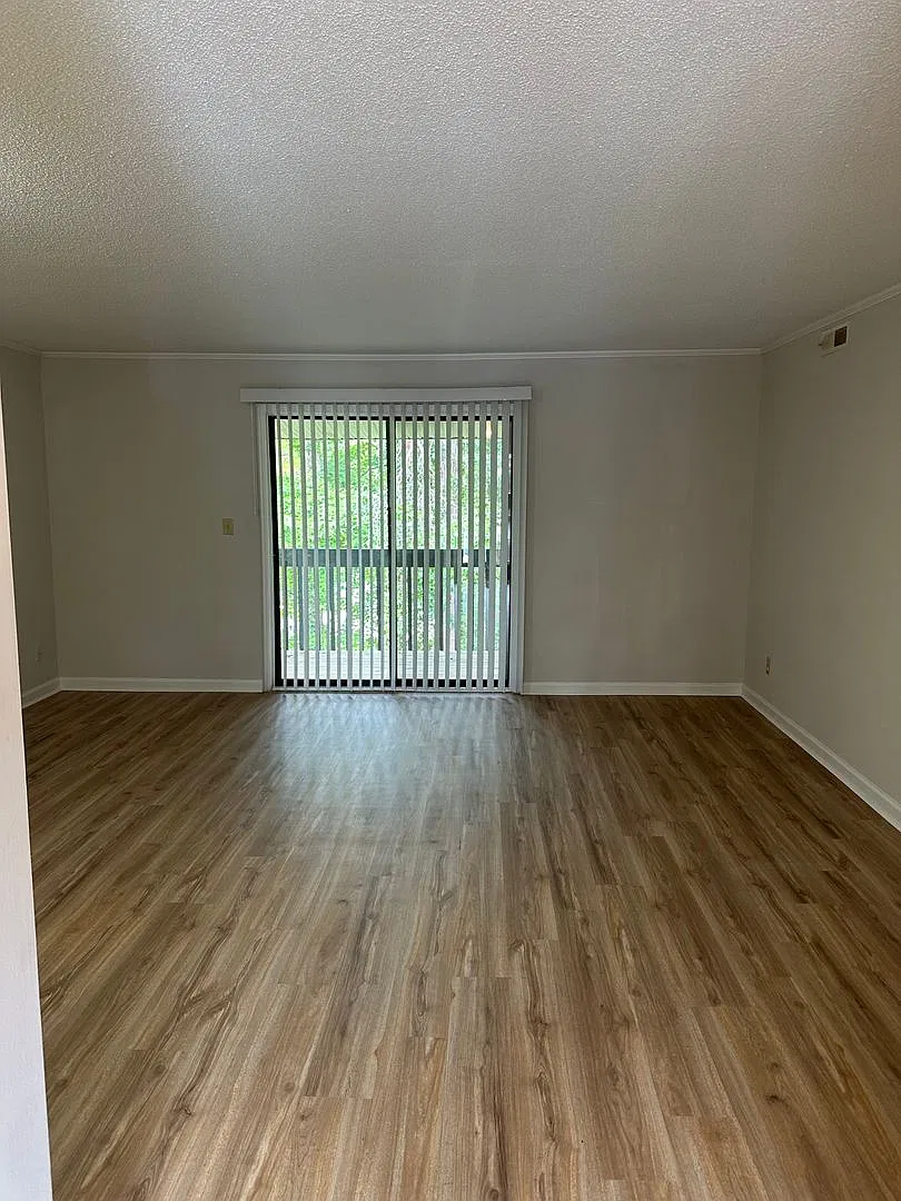 2BR/2BA upper level Condo — Photo 4