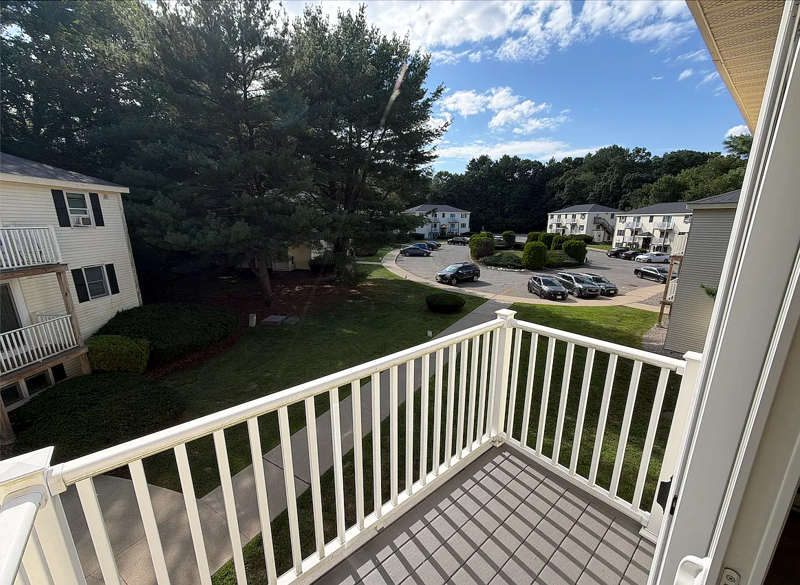 2 bed, 850 sqft, $1,800 — Photo 2