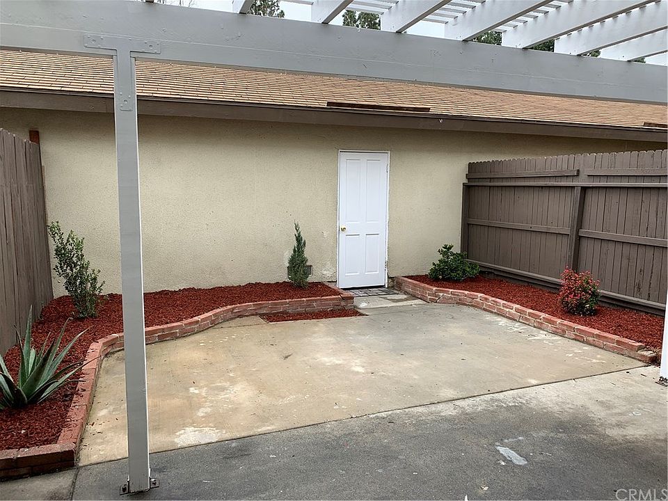 1st image of 1321 N Vineyard Ave