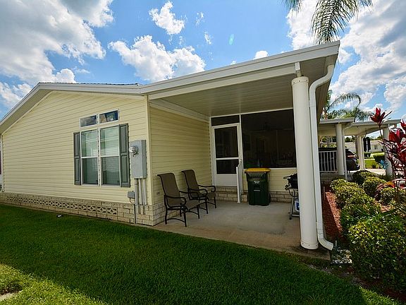 Covered porch (not screened)