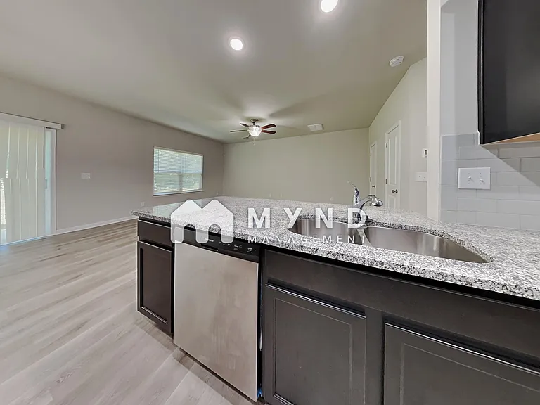 5604 Newton Creek Dr — Photo 10