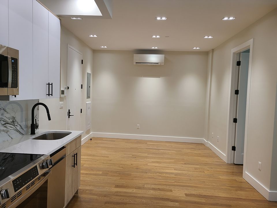 1st image of 257 N 7th St APT 4R