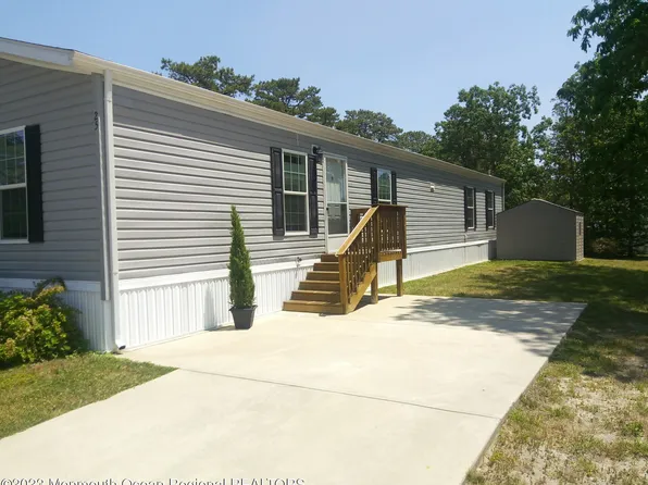 25 Panda Lane, Manchester, NJ 08759