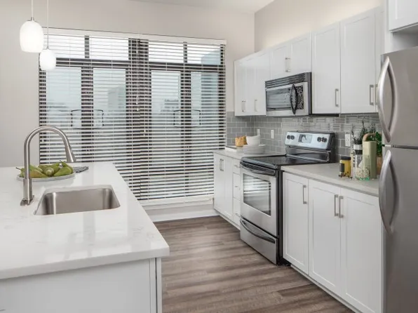 Park 19, 550 NW 19th Ave APT 402, Portland, OR 97209