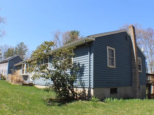 38 Ridgewood Cir, West Brookfield, MA 01585