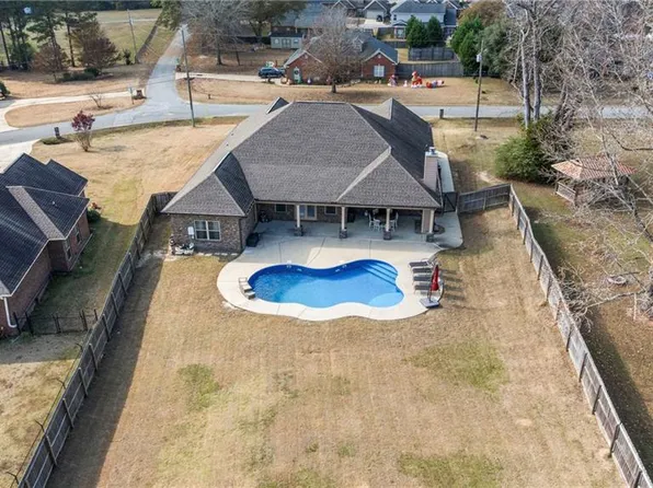 111 Summerbrook St, Smiths Station, AL 36877