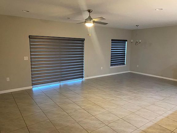 Living room no furniture