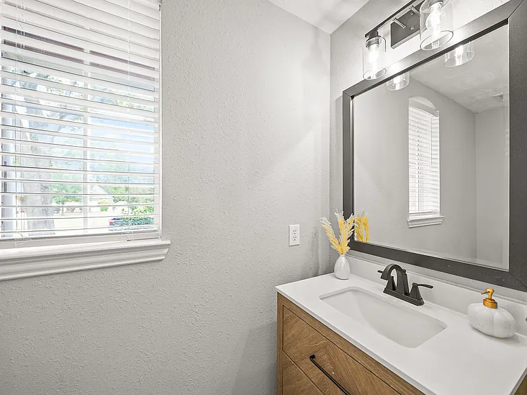 4703 Oxbow Cir W — Photo 27