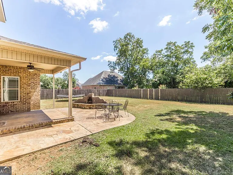 203 Norfolk Cir — Photo 32